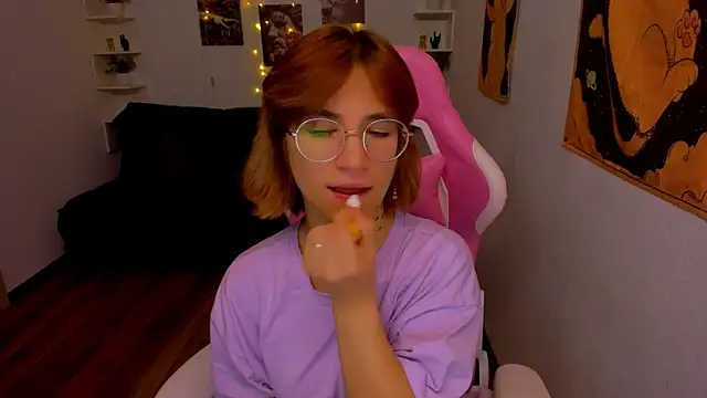 Moon13152 online show from 11.03.25