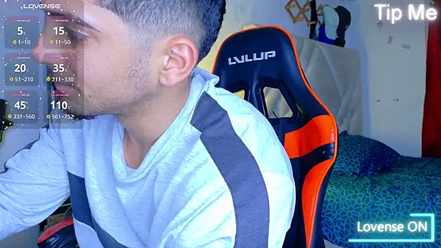 Rich boy01 online show from 10.28.25