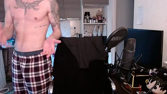 Snapshot of Greyoff chatting on 03.04.25 Greyoff online show from 03.04.25