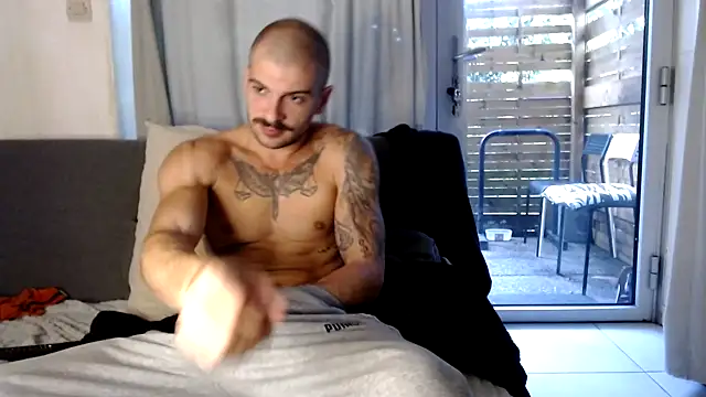 Snapshot of Greyoff chatting on 10.04.25 Greyoff online show from 10.04.25