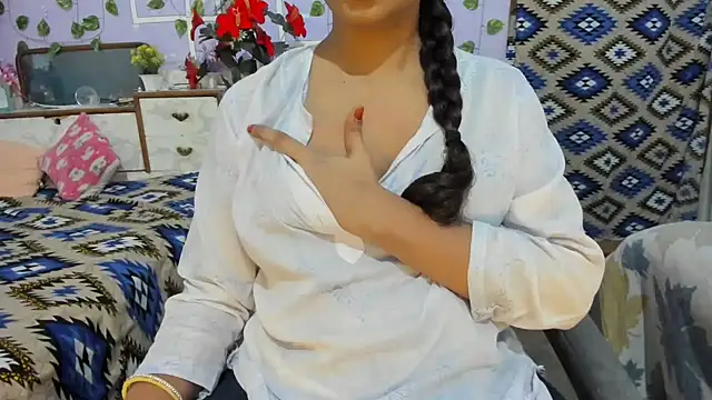Snapshot of aarjulove chatting on 07.19.26 aarjulove online show from 07.19.26