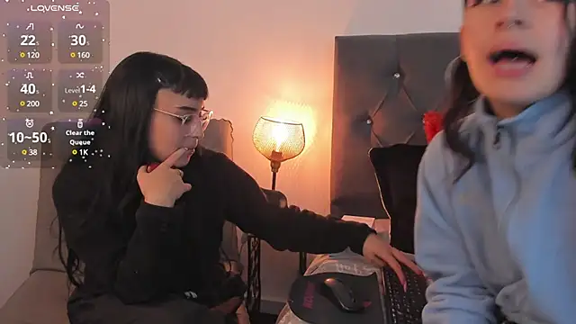 Zowi Hottiee online show from 01.18.25