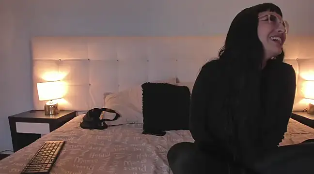 Zowi Hottiee online show from 02.01.25