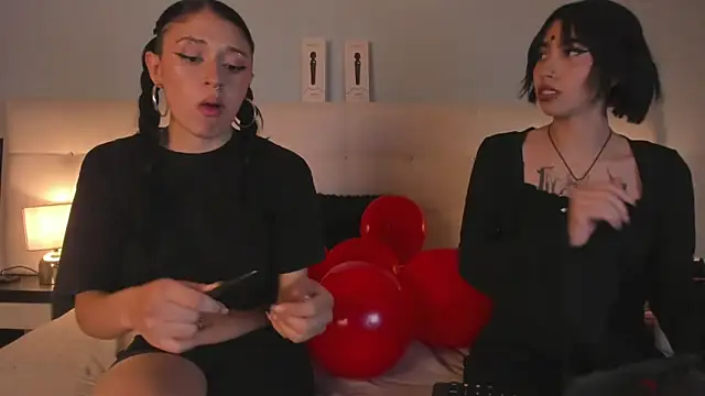 Zowi Hottiee online show from 02.13.25