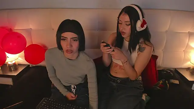 Zowi Hottiee online show from 02.14.25