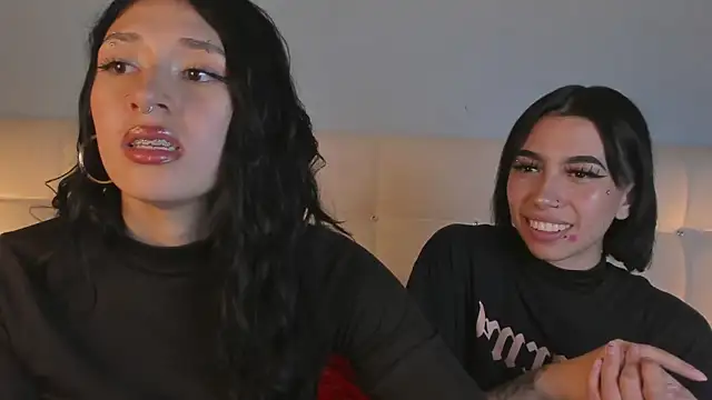 Zowi Hottiee online show from 03.11.25