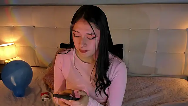 Zowi Hottiee online show from 09.12.25