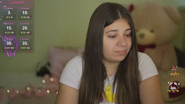 Snapshot of JulietDream chatting on 10.17.25 JulietDream online show from 10.17.25