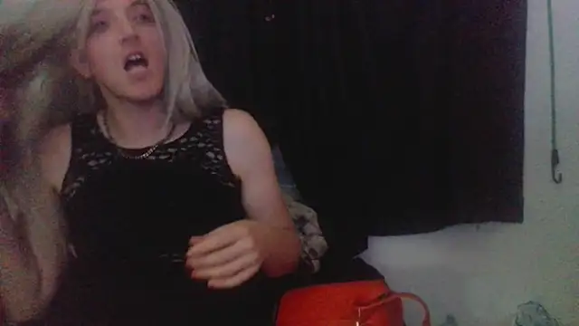 Snapshot of sexyblondetrans chatting on 10.04.25 sexyblondetrans online show from 10.04.25