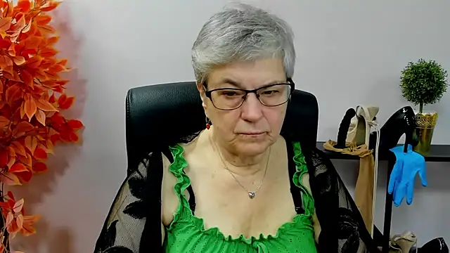 Snapshot of IrisDream chatting on 11.07.25 IrisDream online show from 11.07.25