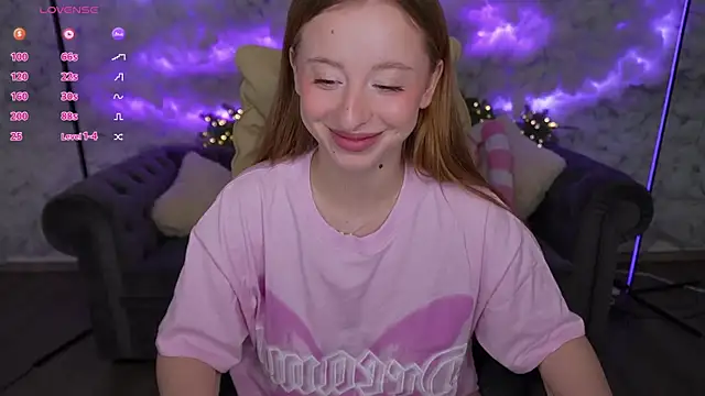 Snapshot of SilverrMoon chatting on 02.02.25 SilverrMoon online show from 02.02.25