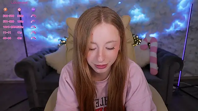 Snapshot of SilverrMoon chatting on 02.04.25 SilverrMoon online show from 02.04.25