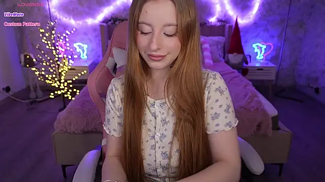 Snapshot of SilverrMoon chatting on 02.06.25 SilverrMoon online show from 02.06.25