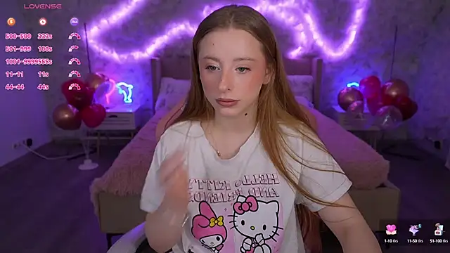 Snapshot of SilverrMoon chatting on 02.14.25 SilverrMoon online show from 02.14.25