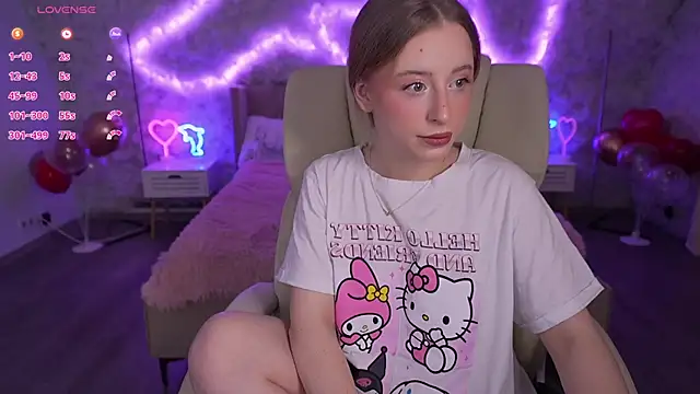 Snapshot of SilverrMoon chatting on 02.18.25 SilverrMoon online show from 02.18.25