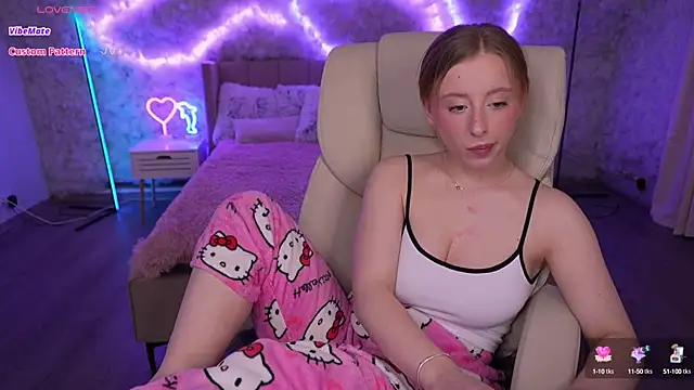 Snapshot of SilverrMoon chatting on 02.25.25 SilverrMoon online show from 02.25.25