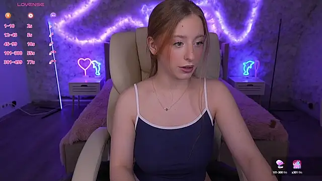 Snapshot of SilverrMoon chatting on 02.28.25 SilverrMoon online show from 02.28.25