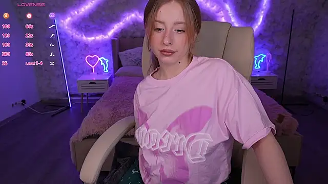 Snapshot of SilverrMoon chatting on 03.01.25 SilverrMoon online show from 03.01.25