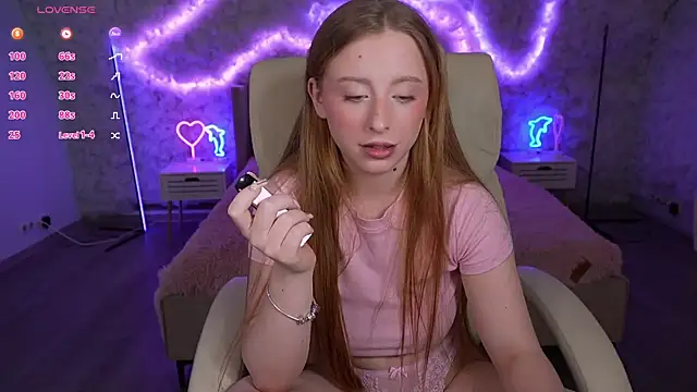 Snapshot of SilverrMoon chatting on 03.03.25 SilverrMoon online show from 03.03.25