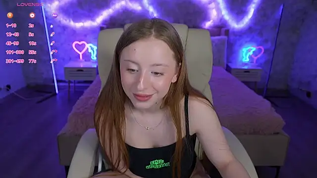 Snapshot of SilverrMoon chatting on 03.09.25 SilverrMoon online show from 03.09.25