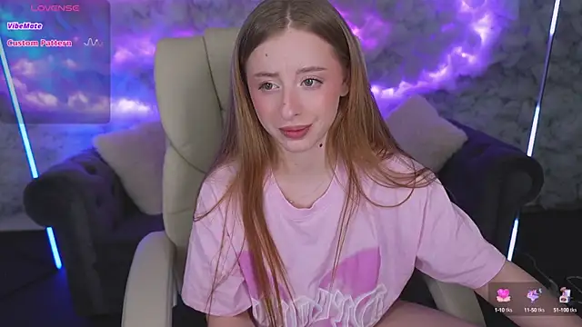 Snapshot of SilverrMoon chatting on 03.21.25 SilverrMoon online show from 03.21.25