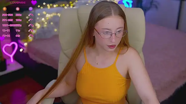 Snapshot of SilverrMoon chatting on 11.03.25 SilverrMoon online show from 11.03.25