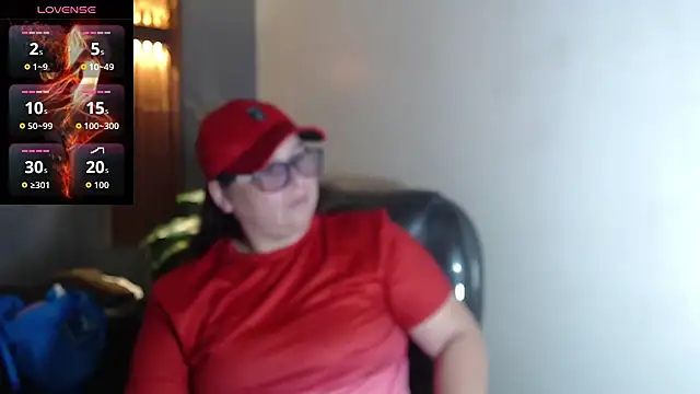 Snapshot of katty_femdom chatting on 10.18.25 katty femdom online show from 10.18.25