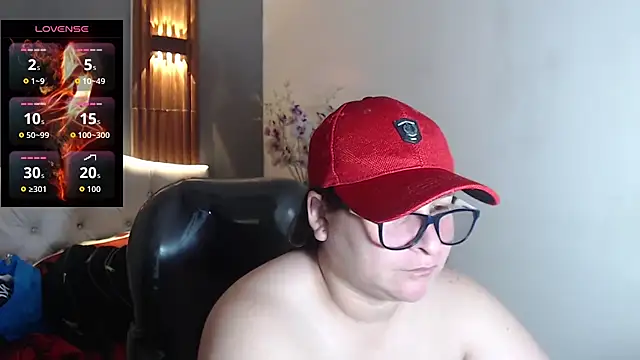 Snapshot of katty_femdom chatting on 10.28.25 katty femdom online show from 10.28.25