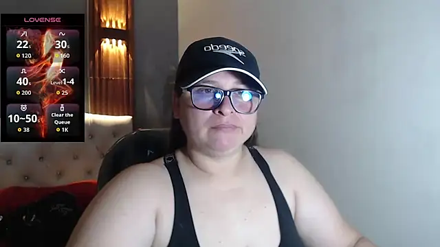 Snapshot of katty_femdom chatting on 10.30.25 katty femdom online show from 10.30.25