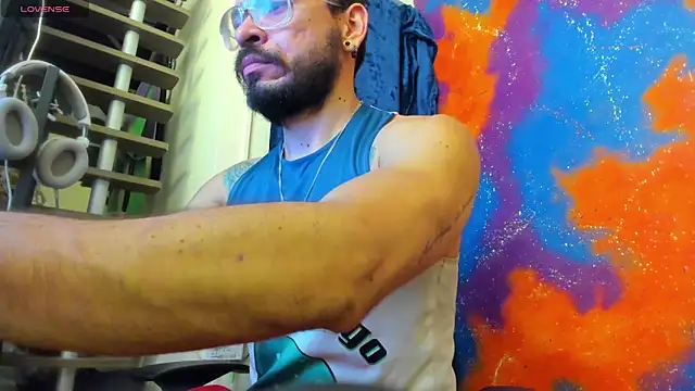 Snapshot of leondevereda chatting on 10.04.25 leondevereda online show from 10.04.25