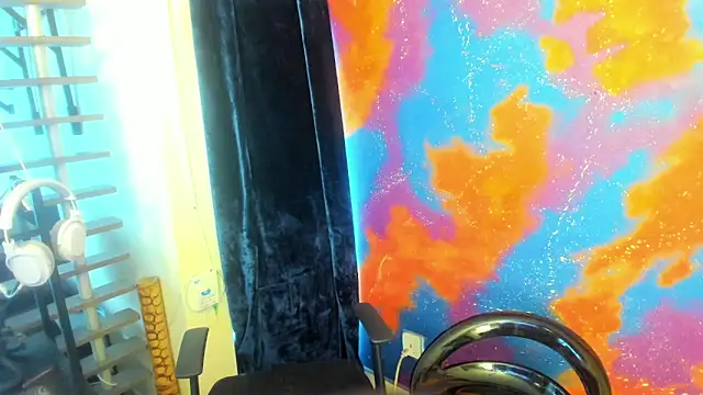 Snapshot of leondevereda chatting on 10.14.25 leondevereda online show from 10.14.25