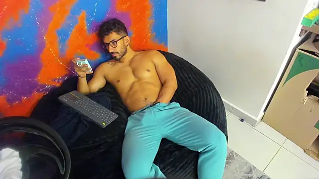 Snapshot of leondevereda chatting on 10.18.25 leondevereda online show from 10.18.25