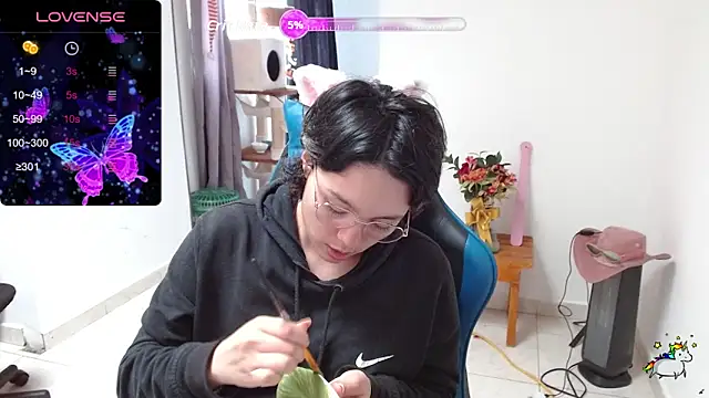 TRIXIE TANG28 online show from 02.24.26