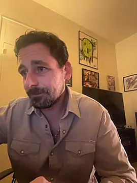 Snapshot of defbond420 chatting on 11.13.25 defbond420 online show from 11.13.25