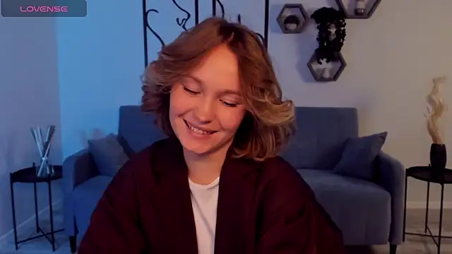 Snapshot of BritnieCute chatting on 10.01.25 BritnieCute online show from 10.01.25