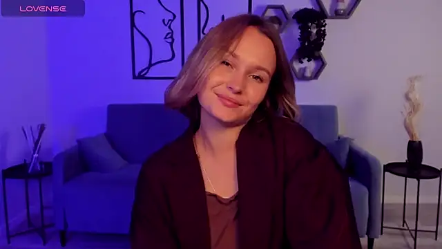 Snapshot of BritnieCute chatting on 10.06.25 BritnieCute online show from 10.06.25