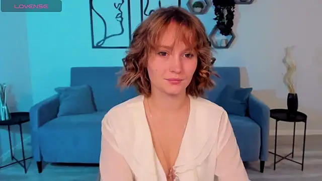 Snapshot of BritnieCute chatting on 11.04.25 BritnieCute online show from 11.04.25