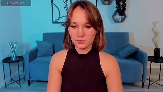 Snapshot of BritnieCute chatting on 11.10.25 BritnieCute online show from 11.10.25