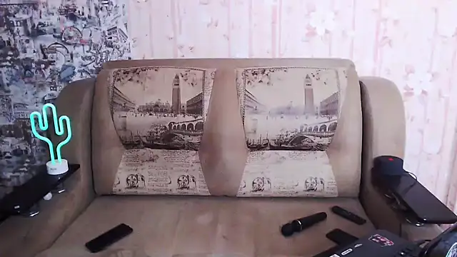 Snapshot of Miya_Wey_ chatting on 10.16.25 Miya Wey online show from 10.16.25