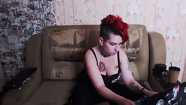 Snapshot of Miya_Wey_ chatting on 10.18.25 Miya Wey online show from 10.18.25