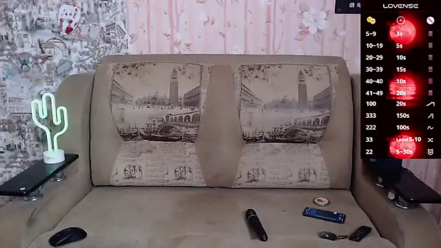 Snapshot of Miya_Wey_ chatting on 11.03.25 Miya Wey online show from 11.03.25