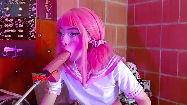 Snapshot of Yennastone chatting on 09.30.25 Yennastone online show from 09.30.25