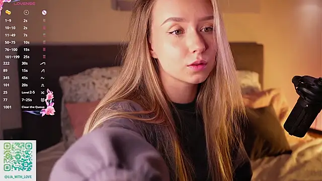 HollisBeckett online show from 12.02.25