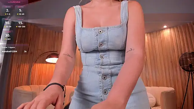 Snapshot of ChloePreston_ chatting on 12.17.24 ChloePreston online show from 12.17.24