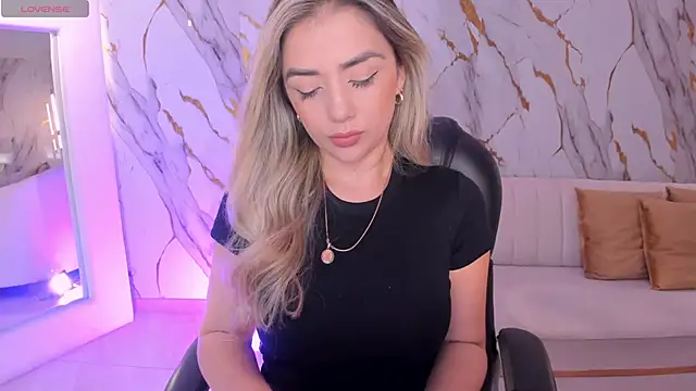 Snapshot of ChloePreston_ chatting on 02.11.26 ChloePreston online show from 02.11.26