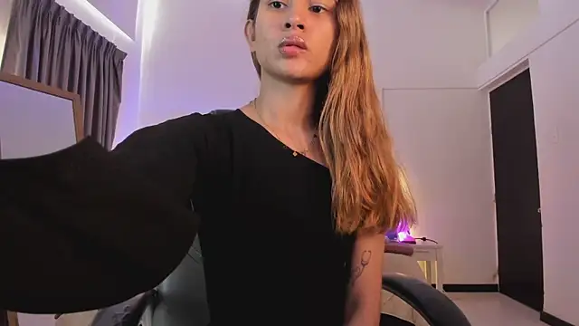 Snapshot of Tamy_edwards chatting on 10.16.25 Tamy edwards online show from 10.16.25