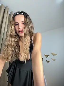 Snapshot of cuteluci_ chatting on 11.12.25 cuteluci online show from 11.12.25