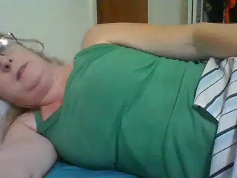 Snapshot of Emilylyn2501 chatting on 12.13.24 Emilylyn2501 online show from 12.13.24