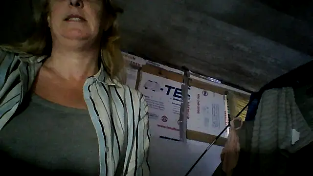 Snapshot of Emilylyn2501 chatting on 12.22.24 Emilylyn2501 online show from 12.22.24