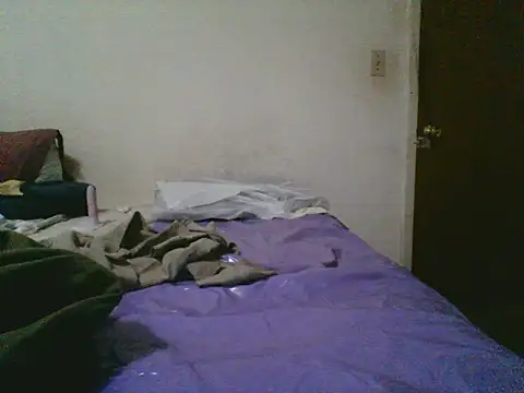 Snapshot of Emilylyn2501 chatting on 11.08.25 Emilylyn2501 online show from 11.08.25